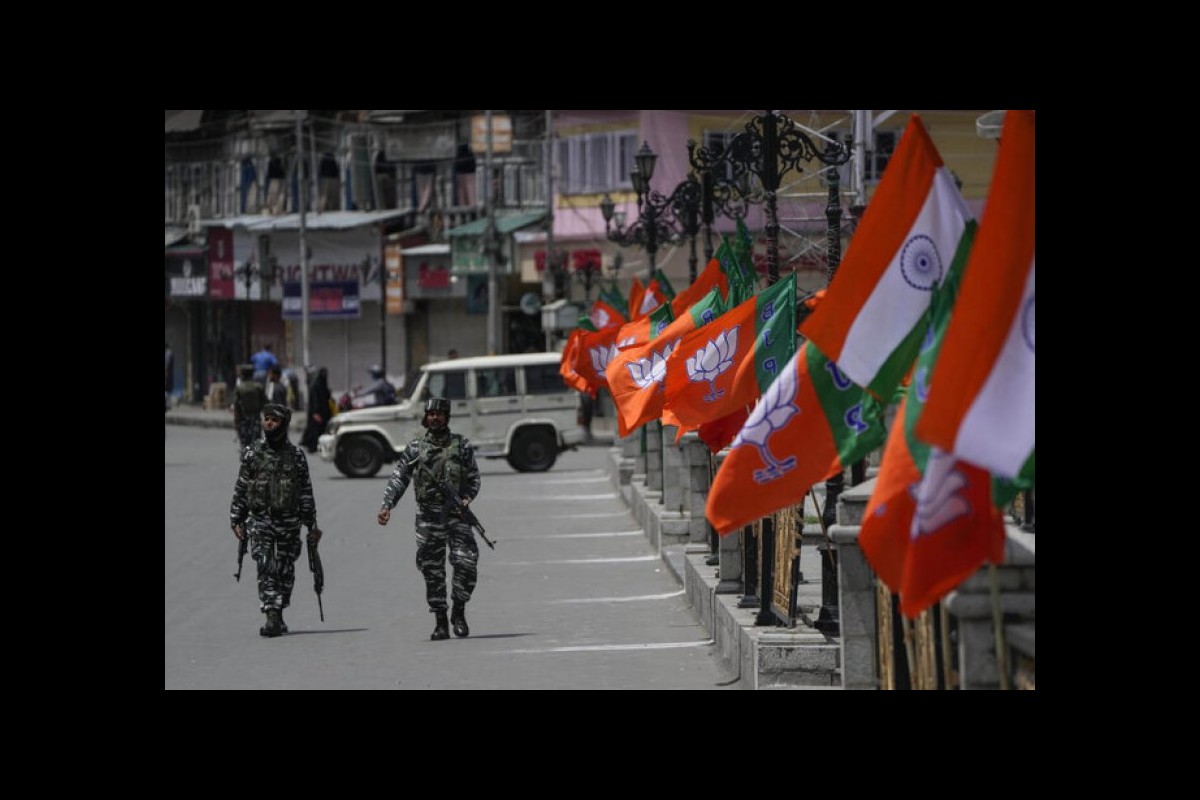 A Crucial Vote in Kashmir: Residents Go to the Ballot Box Under Tensions