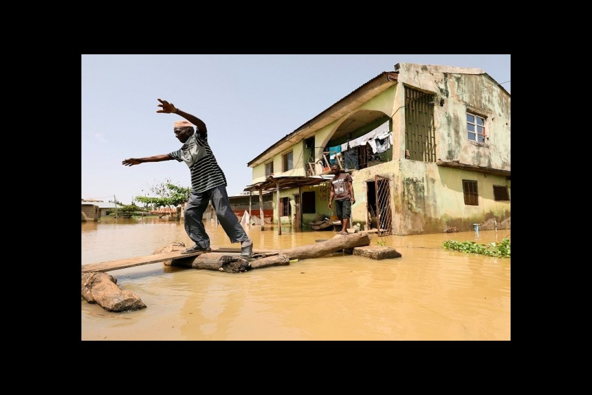 Major floods affect Nigeria and Niger; hundreds of thousands of people displaced