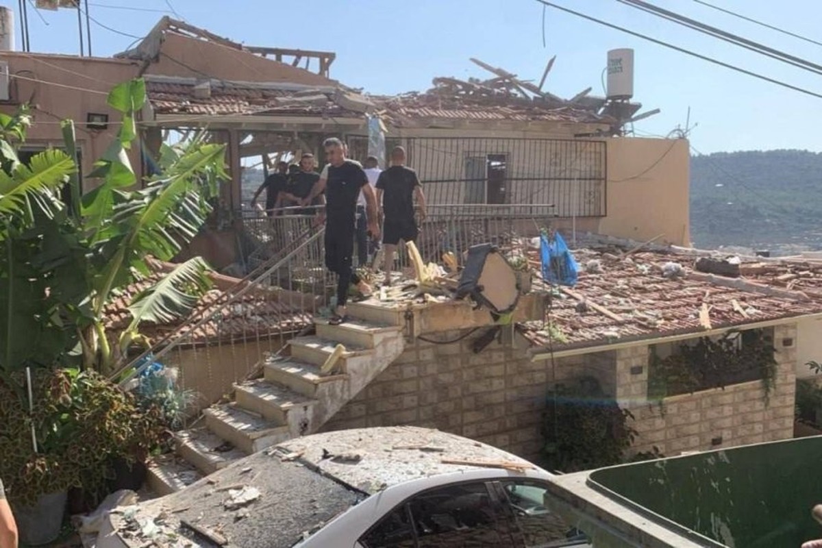 حزب الله يستهدف مستوطنة "كرمئيل".. إصابات بين المستوطنين وتضرر مباني