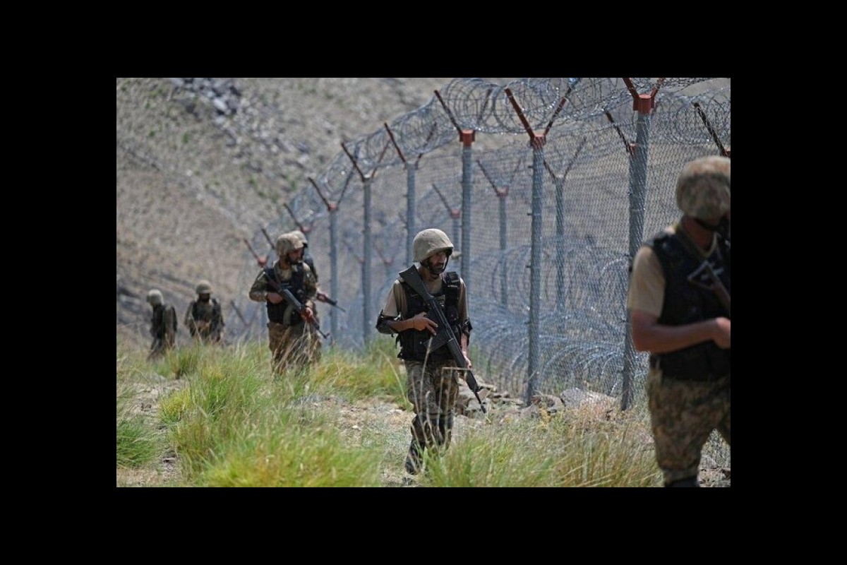 Eight killed in western Pakistan suicide bombing: police