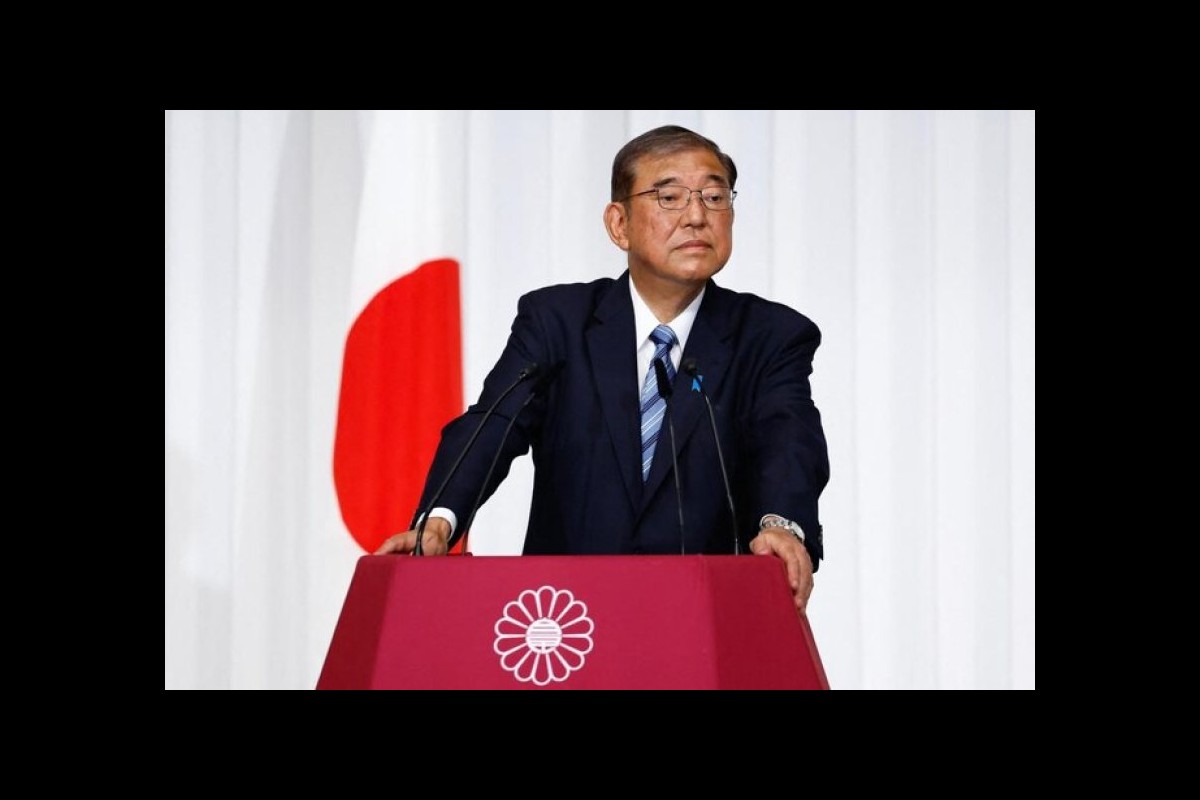 Japan’s PM Pledges to Stay After Election Setback