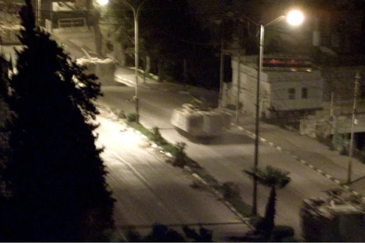 شهيدان في قصف على مخيم نور شمس بطولكرم.. والمقاومة تخوض معارك ضد القوات المقتحمة