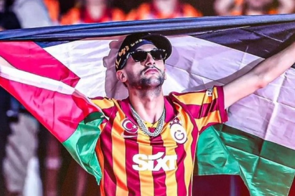 نجم مغربي يسخر من هروب مشجعي فريق "مكابي" الإسرائيلي