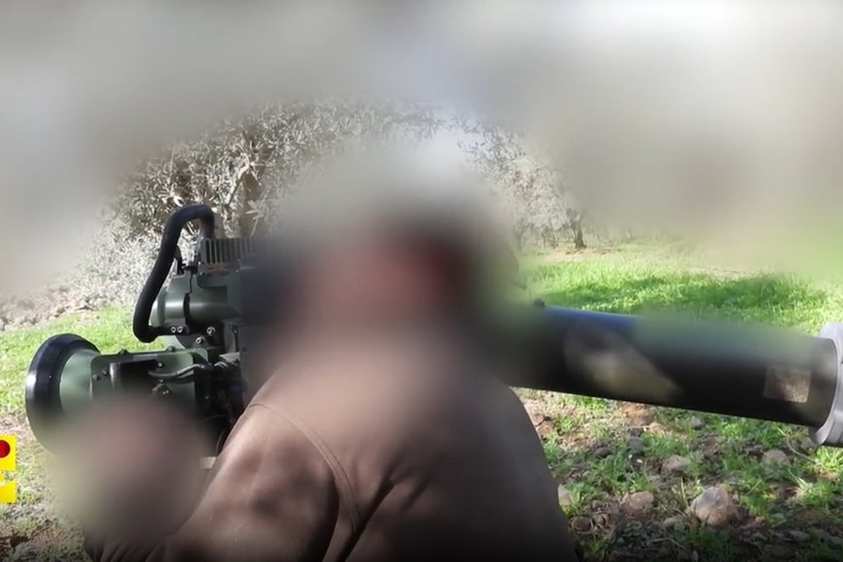 حزب الله ينشر مشاهد استهدافه جرافة عسكريّة للاحتلال قرب الجدار الحدودي في كفركلا