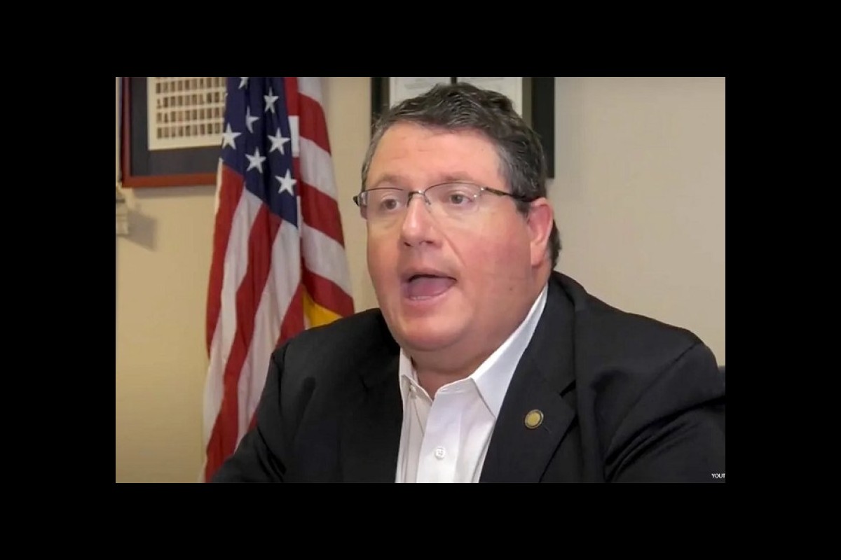 Trump supports a politician who hates Muslims to run for the United States Congress