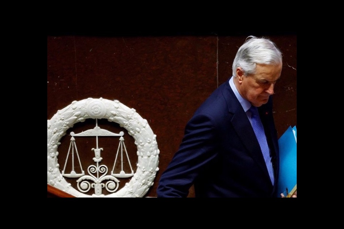 French MPs oust government in 'historic' vote of no confidence