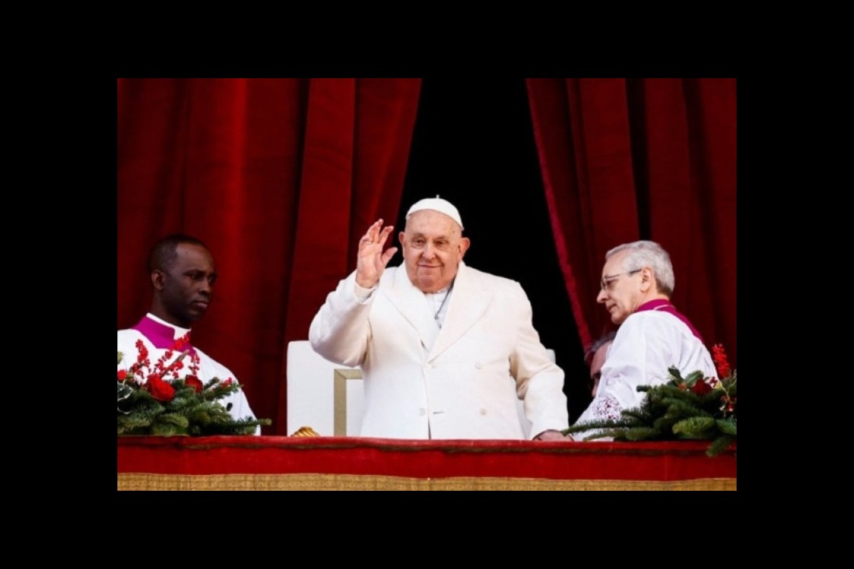 Pope calls for universal reconciliation and peace in Christmas message