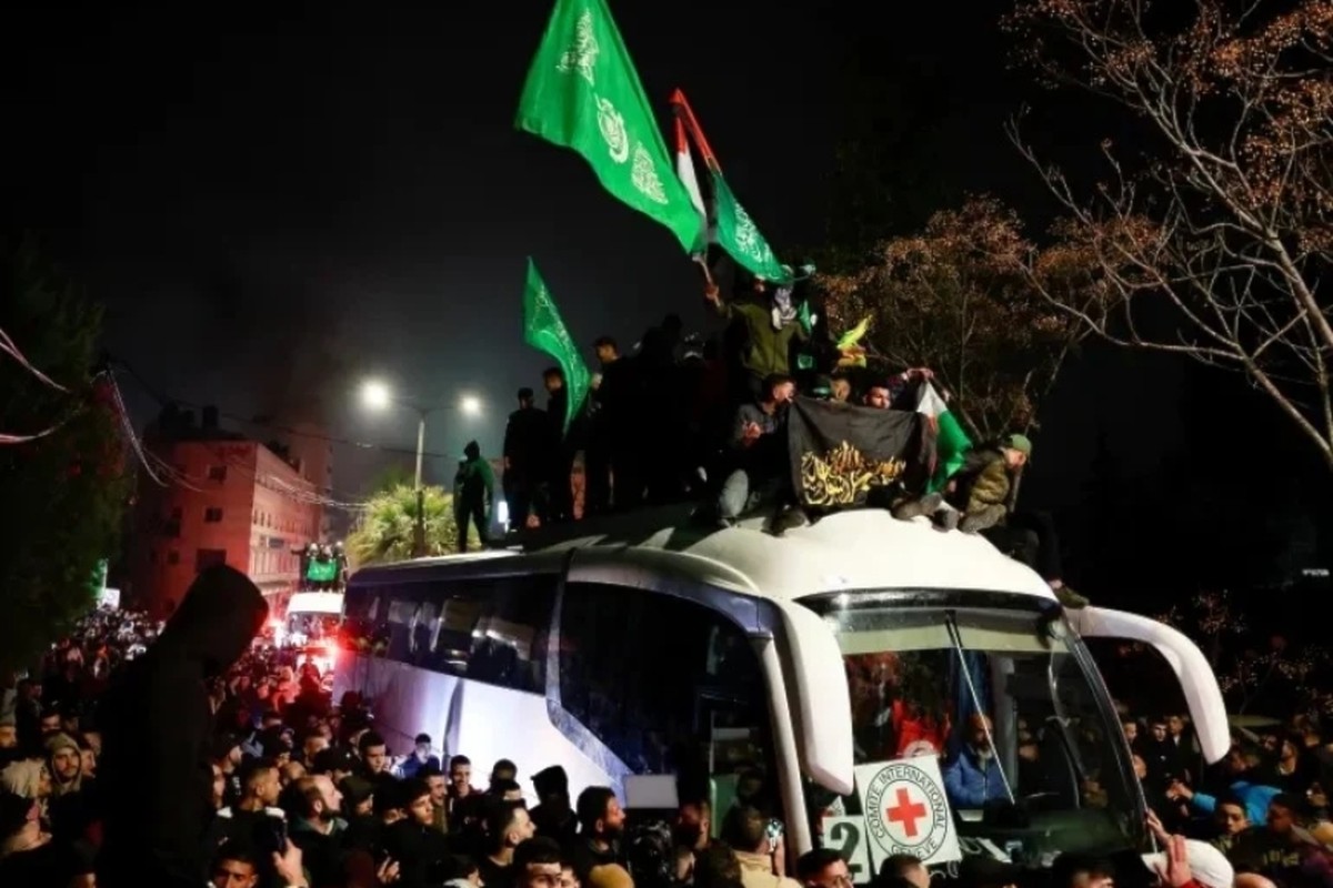 تحرير 90 أسيراً فلسطينياً في أول أيام التبادل.. والاحتفالات تعم الضفة الغربية