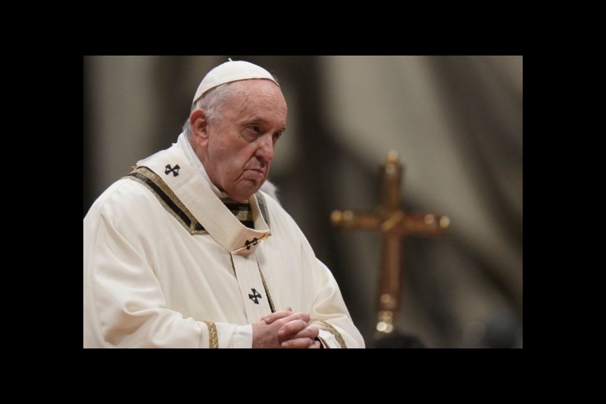 Pope slams Trump's deportation plans, calling them a "disgrace"