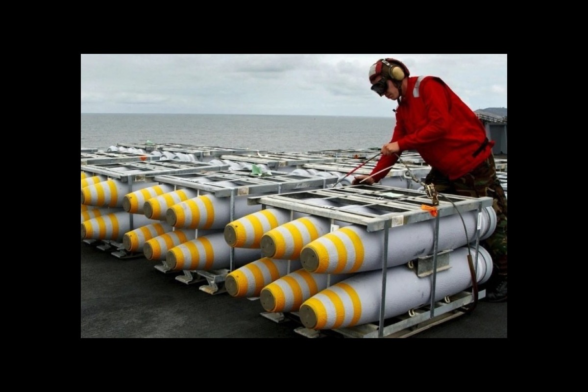 How many thousand American trench bombs fell on the people of Gaza?