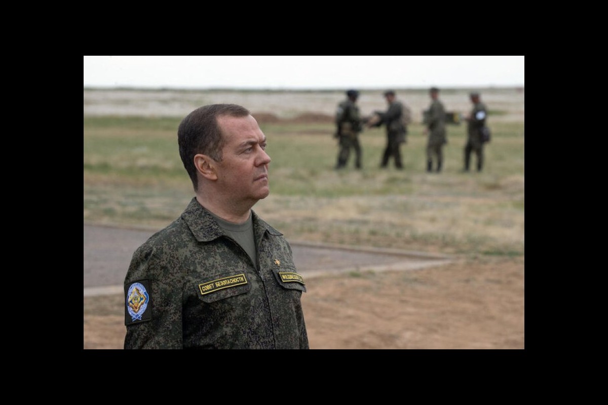 Medvedev's Dismissal of Ukraine's Territorial Exchange Proposal: A Dangerous Path to Stalemate