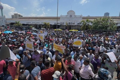 Sri Lanka: Thousands protest new tax hikes amid high inflation