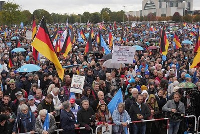 ПРОТЕСТЫ В ЕВРОПЕ ПРОТИВ ПОДДЕРЖКИ ВОЙНЫ В УКРАИНЕ