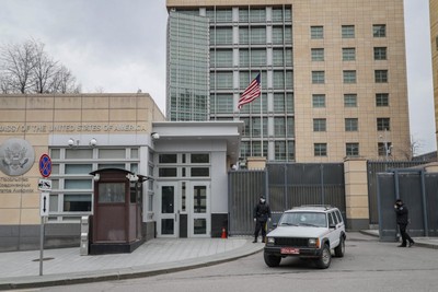 The US embassy in Russia :  American citizens leave immediately