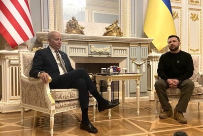 US President makes surprise visit to Kiev and promises new military aid