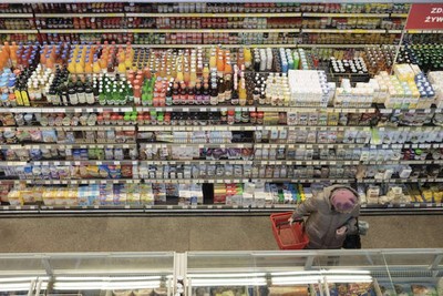 Сигнал проблем на рынке — поляки стали чаще воровать продукты в магазинах или просто съедать ещё до кассы