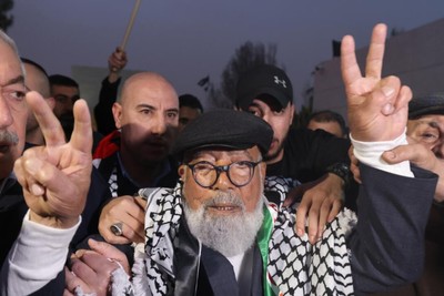 اللواء الشوبكي حراً بعد 17 عاماً من الأسر.. من هو شيخ الأسرى؟