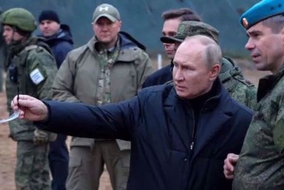 Putin on a surprise visit to Mariupol after mandate from the International Criminal Court