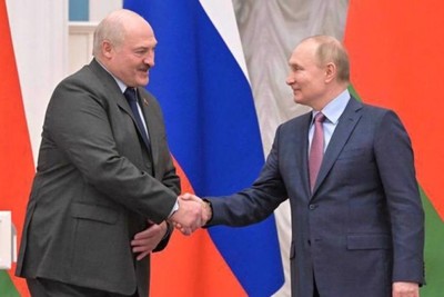 Putin announces agreement to station tactical nuclear weapons in Belarus