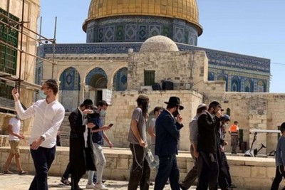Dozens of settlers invaded the al-Aqsa mosque