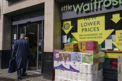 Британцы вынуждены платить за многие продукты на 80% дороже, чем год назад