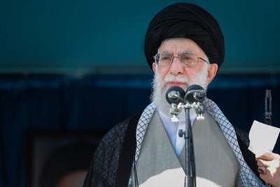 قائد الثورة : شعبنا سيهزم الأعداء كما في السابق ... بعد فشلهم العسكري في افغانستان والعراق لجأ الأعداء للمؤامرات