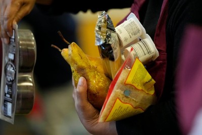 Шопинг, развлечения, отдых, продукты — французы сокращают траты из- за инфляции