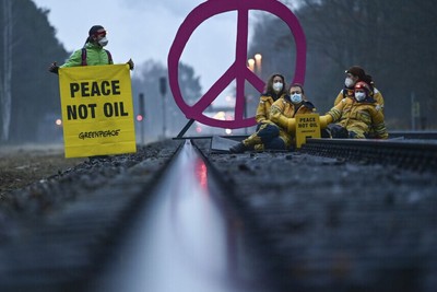 Greenpeace banned by Russia