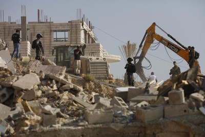 “هآرتس”: “إسرائيل” تنقلب عل تعهداتها وتواصل سلب الأراضي الفلسطينية