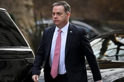 Series of resignations in the British Parliament
