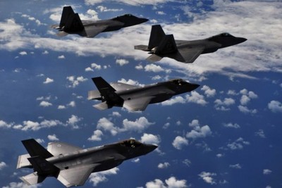 F22 الاميركية في سوريا.. هل اقترب الاشتباك الفعلي مع الروس؟