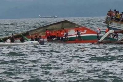 Nigeria boat sinking kills over 100