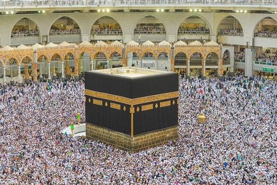 قائد الثورة الاسلامية : الوحدة والروحانيّة هما الركيزتان الأساسيّتان لخطاب الحجّ
