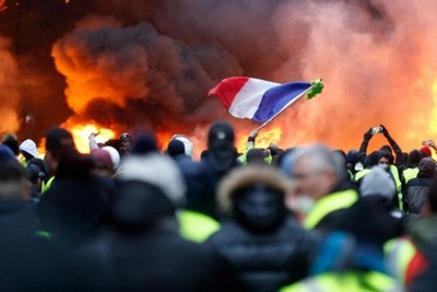 The Farnesina invites those who travel to France to pay attention