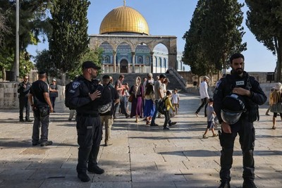The Judaization of Jerusalem: Expulsion of Christians and Arabs in a Changing City
