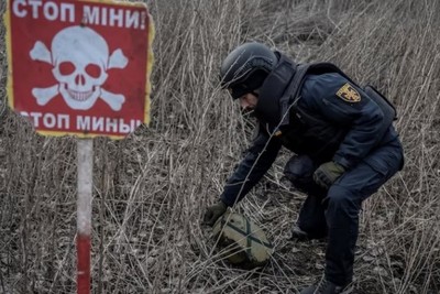 Kiev uses prohibited weapons, places mines indiscriminately