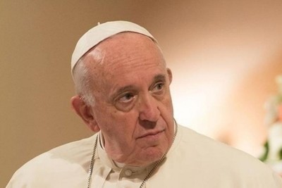 Pope says migrants killed at sea 'disgraceful to society'