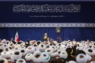 الإمام الخامنئي: الغرب اليوم أكثر عرضة للضرر من أي وقت مضى