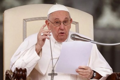 Pope urges world leaders to do more to fight climate change