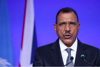 النيجر.. أنباء عن حصار عناصر من الحرس الرئاسي مكتب الرئيس ومقر إقامته
