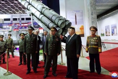 Kim Jong-un gives ICBMs to the Russian Minister of Defence.