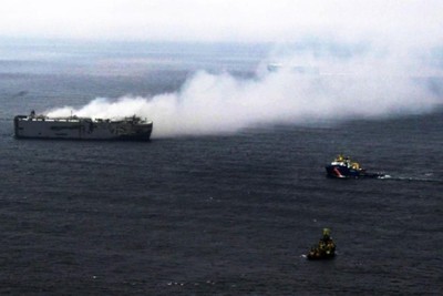 Big fire on a cargo ship: 500 electric cars were on board