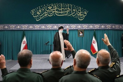 الامام الخامنئي: الحرس الثوري أكبر منظمة لمكافحة الارهاب في كل العالم