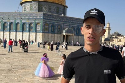 A Palestinian who was shot by Israeli soldiers in the Aqsa Mosque died from his injuries