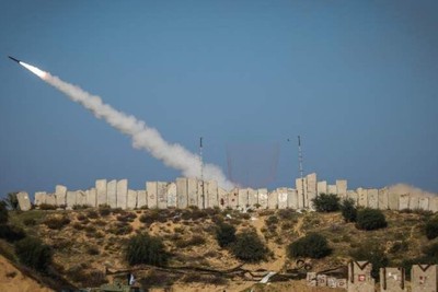 في إطار تطوير قدراتها العسكرية.. المقاومة الفلسطينية تطلق صاروخا تجريبيا