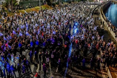 احتجاجا غلى التعديلات القضائية... عشرات الآلاف يتظاهرون ضد ’نتنياهو’ للأسبوع الـ 34 على التوالي