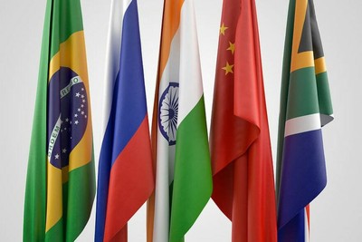 لماذا تتريث السعودية في الانضمام إلى بريكس؟