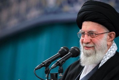 قائد الثورة : أمريكا شكلت مجموعة لخلق الأزمات في مختلف الدول