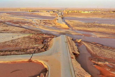 عاصفة دانيال في ليبيا.. مخاطر صحية وبيئية تحدق بالناجين في درنة