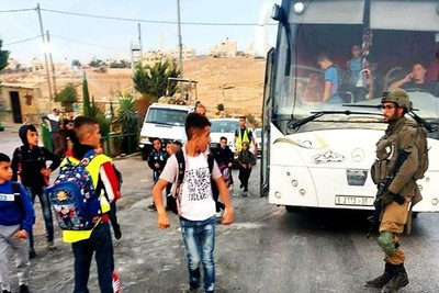 الاحتلال يعيق وصول المعلمين والطلبة إلى المدارس في الخليل